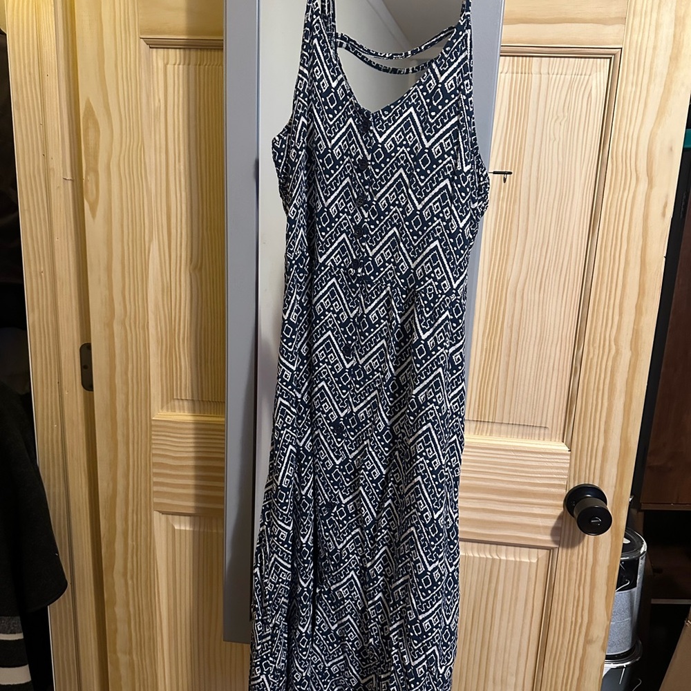 Size L Chic Geometric Navy and White Midi Dress